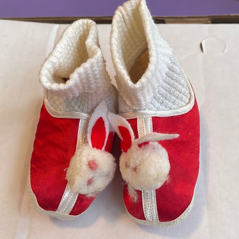 Vtg white & red satin sock slippers with pompom bunny on‎ toe for baby